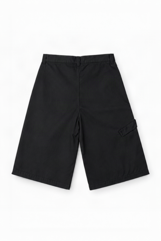 Black cargo shorts shown from both the front and back views on a plain white background.